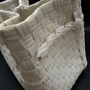 Sac fourre-tout tissé en plastique écologique fait main, imperméable, avec poignée tressée blanche, pour la plage ou le marché, personnalisable avec logo, fournisseur en gros - Product Image 6
