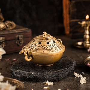 Brûleur d'encens en laiton pur de haute qualité avec gravure et finition polie, brûleur traditionnel en laiton vintage pour la décoration de la maison - Product Image 4