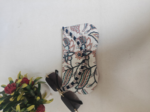 Étui à lunettes rectangulaire matelassé fait main Shree Balajee Garments à imprimé floral, pochette souple en coton pour femme, tendance - Product Image 4