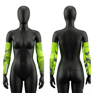 Manguito de compresión transpirable de poliéster y elastano premium de 240 GSM para baloncesto, con panel geométrico verde y logotipo personalizado por transferencia térmica. - Product Image 4