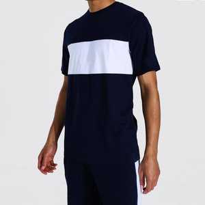 ชุดเสื้อยืดคอกลมสีกรมท่าและกางเกงขาสั้นสำหรับผู้ชาย ดีไซน์สีตัดต่อ สวมใส่สบาย ระบายอากาศได้ดี เหมาะสำหรับฤดูร้อน - Product Image 3