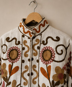 Elegante y transpirable bomber Suzani de terciopelo de algodón puro, con estampado floral de hojas de Jaipur, estilo boho artesanal, para exportación B2B, moda hecha a mano. - Product Image 4