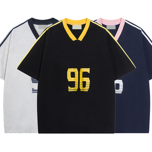 เสื้อฟุตบอลคอกลมแขนสั้นแบบยูนิเซ็กซ์ สีพื้น ผ้าโพลีเอสเตอร์ซับเหงื่อ สีแดงดำ สำหรับผู้ใหญ่ ทรงปกติ - Product Image 3