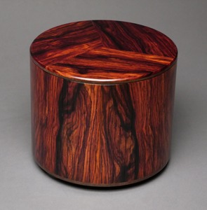 Urna Funeraria de Madera Maciza para Cremación, Acabado en Madera Natural, Duradera, Tamaño Adulto, Redonda, para Cenizas Humanas - Product Image 4
