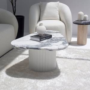 Table basse triangulaire en marbre Arabescato Vandana Zenova Zentrix avec 3 options de couleur de base - Product Image 1