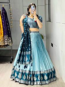 Colección de Lehengas de Seda Kanchipuram para Vestimenta Festiva - Product Image 2