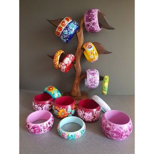 Joyería Étnica Hecha a Mano por Diseñadores Indios para Mujer - Accesorios de Moda de Cristal, Brazaletes Pintados en Madera para Usar con Estilo RR - Product Image 4