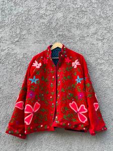 Veste en velours rouge vintage pour femme, broderie florale faite à la main, style bohème ethnique artisanal, vêtement d'extérieur d'hiver, vente en gros, mode B2B - Product Image 3