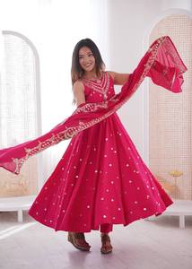 Kurta con paneles bordados con motivos étnicos para mujer, con palazzos y dupatta. - Product Image 3