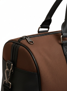 Perfecta para sesiones de entrenamiento, deportes de equipo y uso diario. Bolsa deportiva con diseño atlético clásico y compartimentos de almacenamiento espaciosos. - Product Image 4