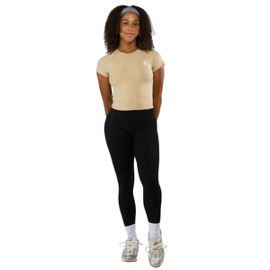 T-shirt de performance pour femme, coupe ajustée, manches courtes, tissu léger et doux, style crop, décontracté et sportif, coupe basique Pro. - Product Image 4