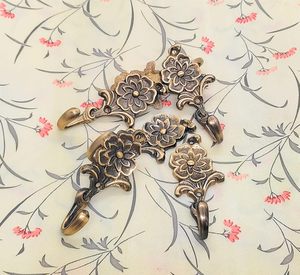 Crochets et rails muraux de luxe écologiques en aluminium finition or antique pour suspendre vêtements, manteaux, rideaux et clés - Product Image 4