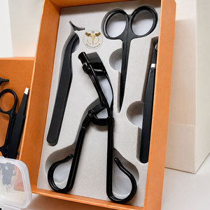 Juego de Herramientas Profesionales para el Cuidado de los Ojos con Rizador de Pestañas, Pinzas, Tijeras de Belleza y Depilador de Cejas de Acero Inoxidable con Logotipo Personalizado - Product Image 5