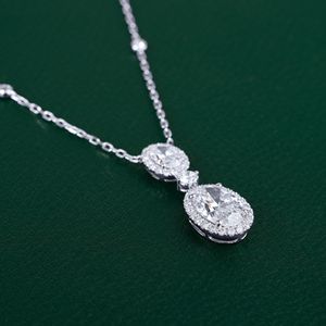 Pendentif goutte d'eau avec halo de diamants de laboratoire certifiés IGI, taille double ovale, cadeau de remise de diplôme, collier en or 14 carats avec chaîne fine, bijoux raffinés - Product Image 3