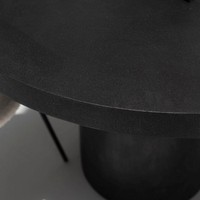 Table à manger Vandana Aureo Maxima en micro-béton noir avec un design moderne minimaliste et élégant
