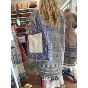 Sac fourre-tout vintage Kantha fait main bleu Liberty avec broderie et fermeture éclair, doublure en coton pour un usage quotidien en été et en hiver - Product Image 5