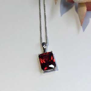 Collier rectangulaire en grenat Mia, argent sterling, pierre de naissance de janvier, pendentif en grenat, cadeau d'anniversaire pour femme - Product Image 2