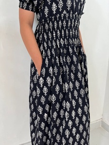 Robe longue maxi indienne en coton à imprimé bloc, col rond, manches courtes, style tunique indienne, collection été 2026, très tendance pour femme - Product Image 5