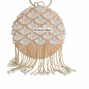 Bolso de mano redondo de lujo con perlas y borlas doradas para mujer, ideal para bodas, fiestas y eventos. - Product Image 1