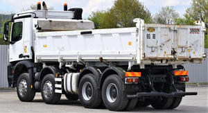 Camión Usado MERCEDES-BENZ AROCS 3243 del 2016, EN OFERTA, con Sistema de Elevación de Caja de Carga Hidráulico, 837,000 KM, 8X4, EURO 6, Diésel, Transmisión Automática - Product Image 6