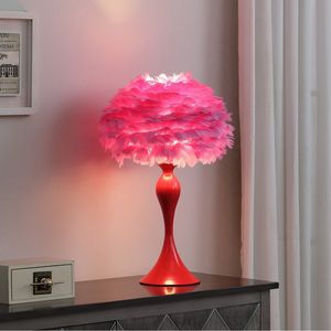 Lampada da tavolo Glam con contorno in metallo rosso e smalto Aquina rosa medio da 18,25 pollici - Product Image 3