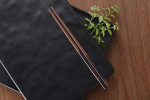 Assiette <span class=keywords><strong>rectangulaire</strong></span> noire en mélamine, texture <span class=keywords><strong>ardoise</strong></span>, incassable, pour steak et brochettes, <span class=keywords><strong>plateau</strong></span> de service pour grillades de restaurant japonais - Product Image 5