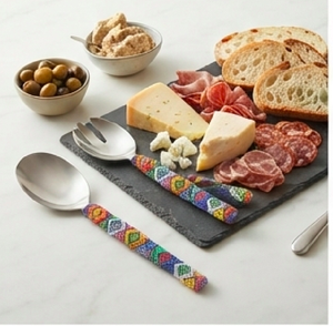 Ensemble de cuillères et fourchettes de service en métal de style bohème avec manches à motifs colorés, compatibles lave-vaisselle, couverts de fête - Product Image 5