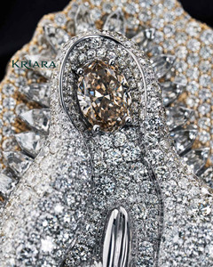 Pendentif Vierge Marie en Argent 925 et Or 18 carats avec Diamant de laboratoire taille brillant rond couleur D, Bijou unisexe religieux - Product Image 5