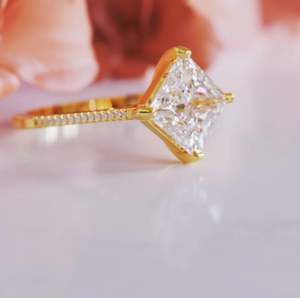 Anillo de Compromiso de Plata de Ley 925 con Corte Princesa y Moissanita, Anillo de Piedras Preciosas de Lujo Chapado en Oro para Aniversario de Bodas - Product Image 3