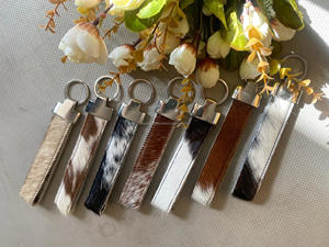 Nouveau vrai fait à la main véritable cheveux sur cacher fourrure cuir mignon charmant bracelet forme porte-clés Style occidental moderne coeur forme porte-clés - Product Image 5