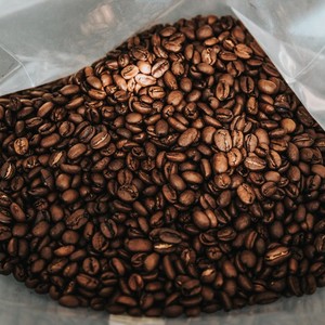 เมล็ดกาแฟโรบัสต้าฮันนี่ S14 (สำหรับเอสเพรสโซ) ผู้จัดจำหน่ายเมล็ดกาแฟคั่วแบบขายส่งสำหรับการจัดจำหน่ายกาแฟปริมาณมาก - Product Image 2