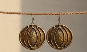 ต่างหูทรงหยดน้ำลายวงกลมลายเมลอนทำมือ ดีไซน์ทันสมัย วัสดุทองเหลืองเคลือบผิวแบบโบราณ ปราศจากสารตะกั่ว เครื่องประดับแฮนด์เมดสำหรับผู้หญิงใส่ไปงานปาร์ตี้ - Product Image 6