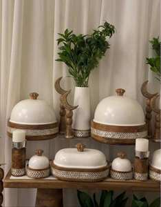 Ensemble de casseroles en bois avec incrustation en forme d'arche, couvercle en verre cannelé, chauffe-plats avec bouton en laiton - Product Image 2