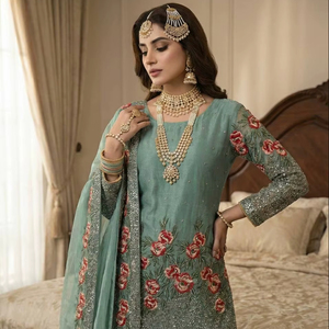 ชุดแต่งงานแบบชาติพันธุ์ ชุดชาราร่าปักลายพร้อมผ้าคลุมไหล่ขอบหรูหรา - Product Image 1