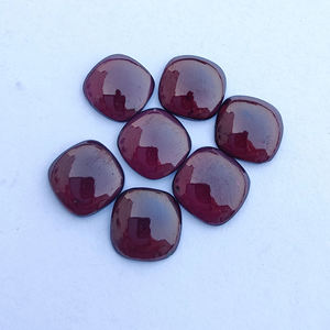 พลอยโกเมนธรรมชาติทรงสี่เหลี่ยมเจียรแบบคูชั่น เกรด AAA+ แบบคาโบชอง  แบบหลวม  ด้านหลังแบน  มีทุกขนาด - Product Image 2