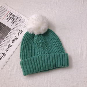Bonnet en tricot unisexe à revers et pompon, doux et confortable pour l'hiver, avec logo personnalisé, OEM, marque privée, fournisseur en gros de couvre-chefs - Product Image 6