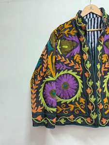 Chaqueta Acolchada de Algodón Suzani Bordada a Mano |   Abrigo Étnico Colorido de Invierno |   Regalo para ella: Chaqueta - Product Image 2