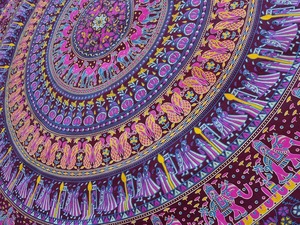 Tapiz Bohemio Mandala Artesanal Premium |   Tapiz Indio Psicodélico Hippie con Diseño Floral Intrincado de 84x90 Pulgadas - Product Image 5