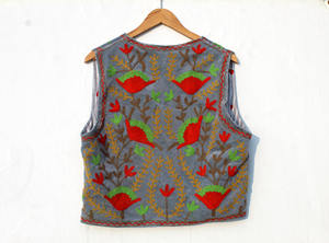Chaleco de Terciopelo Bordado Suzani Floral, Chaleco Boho de Terciopelo Suzani, Chaqueta Corta de Terciopelo Suzani, Chaleco Bohemio - Product Image 6