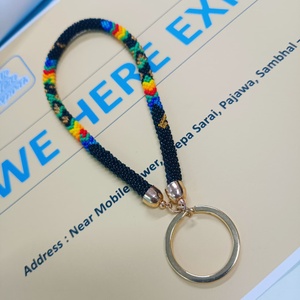 WE HERE EXPORTS Porte-clés de poignet tendance pour femme, fait main, avec perles de rocaille, pierres imitation perle et éléments à insérer pour ongles, May - Product Image 4