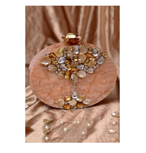 Pochettes en résine faites à la main en Inde pour femmes, sacs à main de haute qualité, élégants et tendance pour les soirées et événements. - Product Image 5