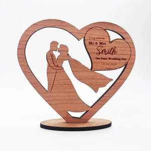 Figura Decorativa de Madera con Corazones y Detalles Plateados, Adorno Romántico para Mesa, Decoración de Interiores, Regalo - Product Image 1