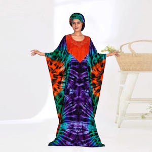 Caftán Farasha de Rayón con un Atrevido Estampado Abstracto, Panel de Cuello Adornado, Corte Holgado y Fluido, y una Elegante Silueta Larga hasta el Suelo - Product Image 3