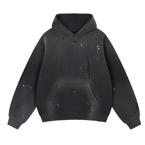 Sudadera con Capucha para Hombre, Negra, Oversize, de Felpa de Algodón, con Efecto Desgastado y Salpicaduras de Pintura, Estilo Urbano, con Logotipo Personalizado - Product Image 1