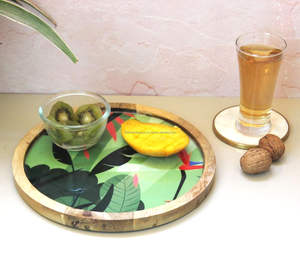 Plateau de service rond en bois le plus vendu avec design imprimé Plateaux à thé en bois de manguier de la meilleure qualité utilisés pour les hôtels et les restaurants par FWE - Product Image 1