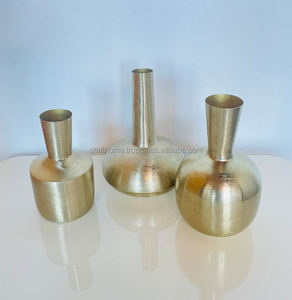 Vase à fleur moderne de haute qualité en laiton et aluminium en acier inoxydable fait à la main pour la maison, le bureau, le salon et le mariage. - Product Image 3