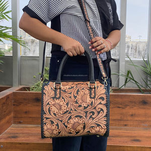 Bagages promotionnels de luxe personnalisés en cuir véritable repoussé Mini sac de voyage en cuir de vachette OEM pour la gymnastique à l'épaule sport de nuit - Product Image 5