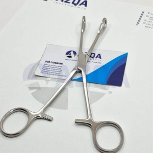 Pinces à éponges en acier inoxydable avec poignées annulaires et mâchoires ovales dentelées pour pansements chirurgicaux et usage médical - Product Image 3
