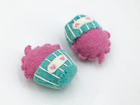 Jouet alimentaire en feutre de laine fait main, motif Cupcake d'amour, 5 cm, artisanat éthique équitable, cadeau de Saint-Valentin, décoration d'anniversaire
