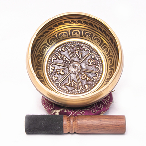 Bol chantant tibétain Om Man Padme Hum de 12 cm en laiton martelé à la main, avec logo personnalisé, pour la thérapie sonore, vente en gros - Product Image 1